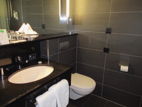 Hotel Glockenhof bathroom